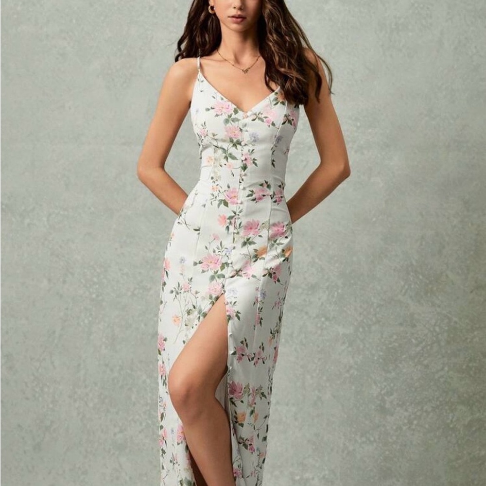 Chic Floral Maxi Dress in White